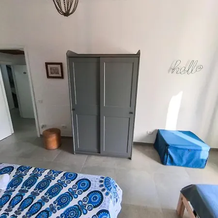 Due Passi Dal Mare *